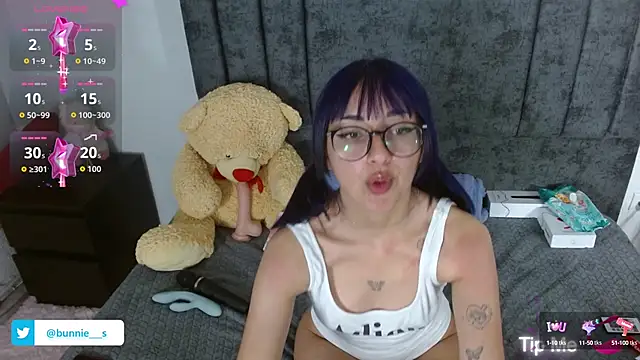 Snapshot of Littlee_Bunny_ chatting on 10.15.25 Littlee Bunny online show from 10.15.25