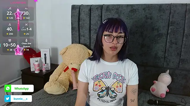 Snapshot of Littlee_Bunny_ chatting on 10.27.25 Littlee Bunny online show from 10.27.25