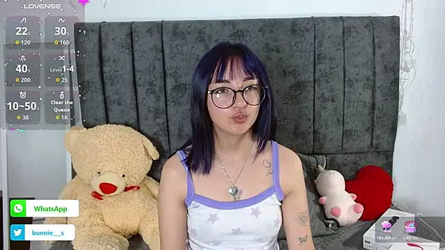 Snapshot of Littlee_Bunny_ chatting on 11.04.25 Littlee Bunny online show from 11.04.25