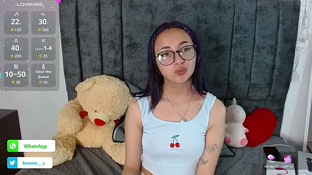 Snapshot of Littlee_Bunny_ chatting on 11.08.25 Littlee Bunny online show from 11.08.25