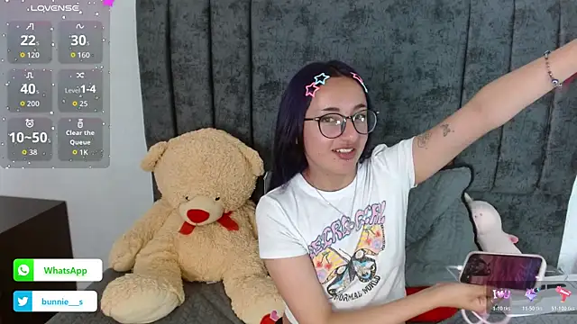 Snapshot of Littlee_Bunny_ chatting on 11.10.25 Littlee Bunny online show from 11.10.25