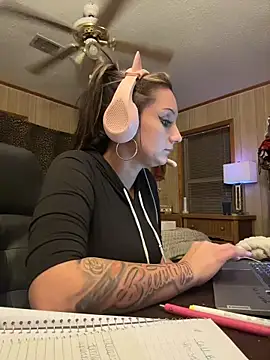 Snapshot of jflyyy chatting on 11.20.25 jflyyy online show from 11.20.25