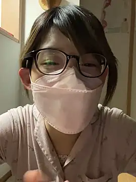 Snapshot of usako_2025 chatting on 11.25.25 usako 2025 online show from 11.25.25