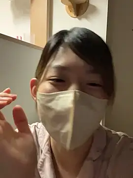 Snapshot of usako_2025 chatting on 12.15.25 usako 2025 online show from 12.15.25