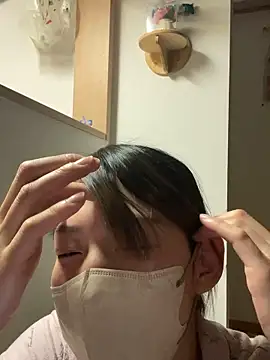 Snapshot of usako_2025 chatting on 12.17.25 usako 2025 online show from 12.17.25