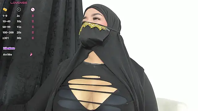 Snapshot of thaira_aly chatting on 11.07.25 thaira aly online show from 11.07.25