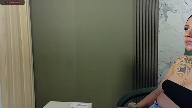 Snapshot of Megara_25 chatting on 09.30.25 Megara 25 online show from 09.30.25