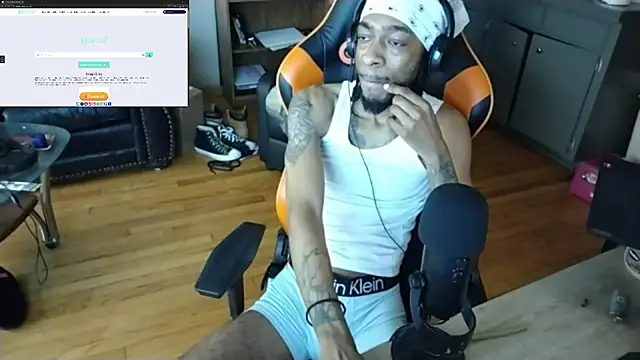 Snapshot of KasanovaFrankenstein chatting on 11.08.25 KasanovaFrankenstein online show from 11.08.25