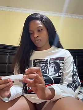 Snapshot of nia_long21 chatting on 10.07.25 nia long21 online show from 10.07.25