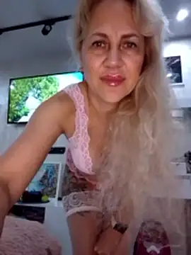 Snapshot of KissMiSveet chatting on 04.26.26 KissMiSveet online show from 04.26.26