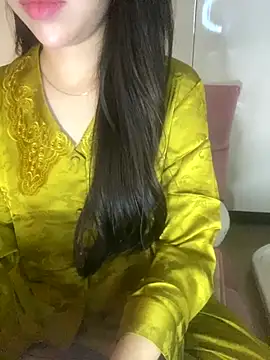 Snapshot of RubyBerry chatting on 10.29.25 RubyBerry online show from 10.29.25