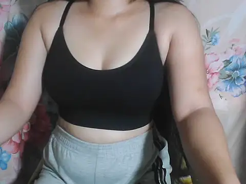 Snapshot of Katie_Winslet chatting on 10.02.25 Katie Winslet online show from 10.02.25