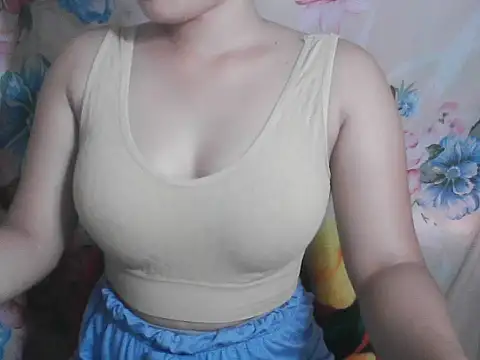 Snapshot of Katie_Winslet chatting on 10.09.25 Katie Winslet online show from 10.09.25