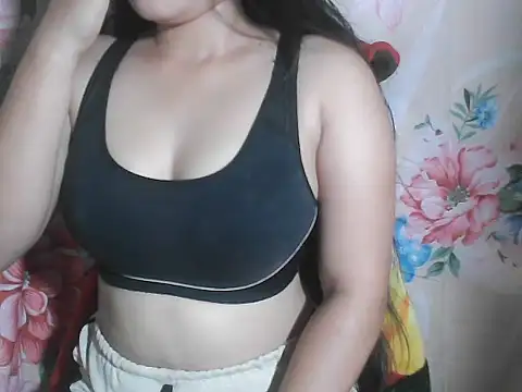 Snapshot of Katie_Winslet chatting on 10.11.25 Katie Winslet online show from 10.11.25