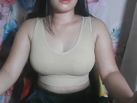 Snapshot of Katie_Winslet chatting on 10.18.25 Katie Winslet online show from 10.18.25