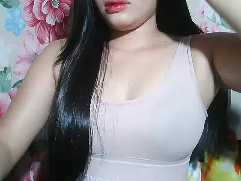 Snapshot of Katie_Winslet chatting on 11.07.25 Katie Winslet online show from 11.07.25