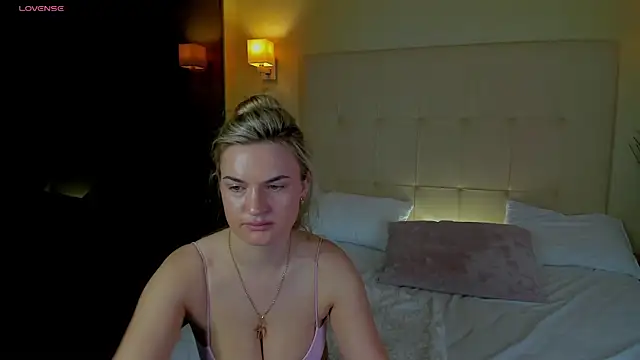 Marie Ellie online show from 12.03.25