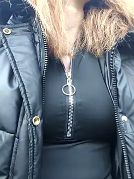 Snapshot of YOOUR_EVAA chatting on 10.04.25 YOOUR EVAA online show from 10.04.25