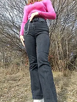 Snapshot of YOOUR_EVAA chatting on 10.24.25 YOOUR EVAA online show from 10.24.25