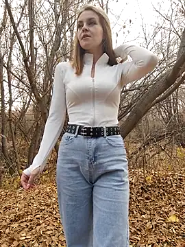 Snapshot of YOOUR_EVAA chatting on 10.29.25 YOOUR EVAA online show from 10.29.25