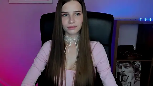 LuxMaya online show from 12.17.25