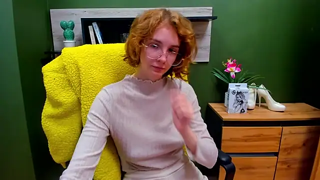 Snapshot of juicyPenny chatting on 09.23.25 juicyPenny online show from 09.23.25