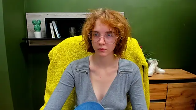 Snapshot of juicyPenny chatting on 09.24.25 juicyPenny online show from 09.24.25