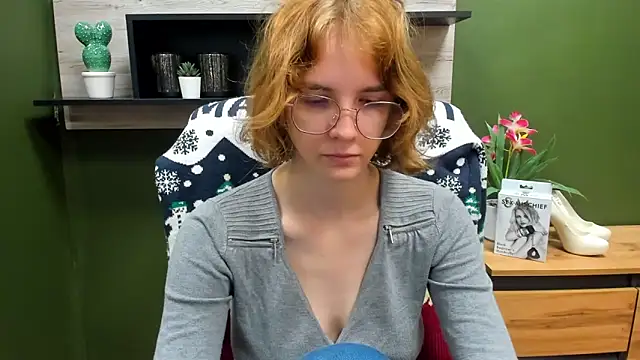 Snapshot of juicyPenny chatting on 10.03.25 juicyPenny online show from 10.03.25