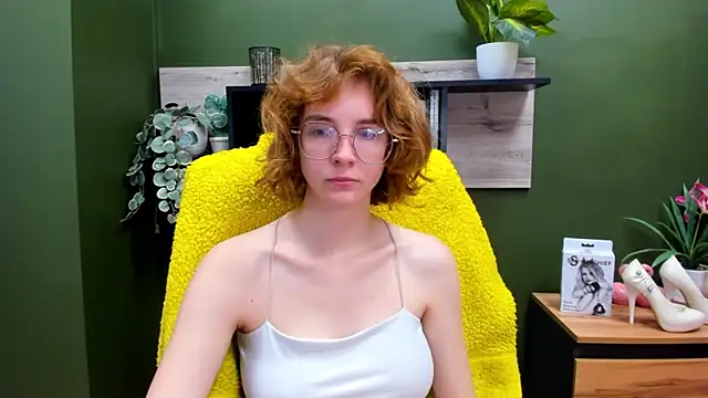 Snapshot of juicyPenny chatting on 10.16.25 juicyPenny online show from 10.16.25