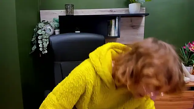 Snapshot of juicyPenny chatting on 10.17.25 juicyPenny online show from 10.17.25