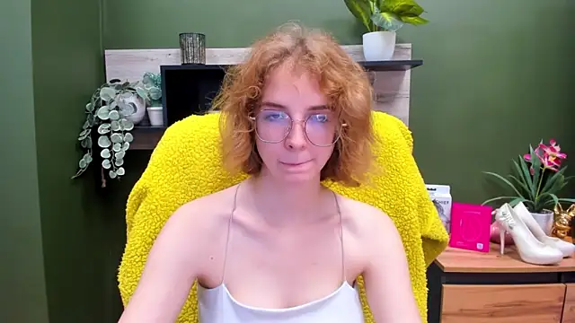 Snapshot of juicyPenny chatting on 10.22.25 juicyPenny online show from 10.22.25