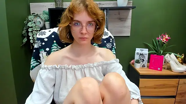 Snapshot of juicyPenny chatting on 10.27.25 juicyPenny online show from 10.27.25