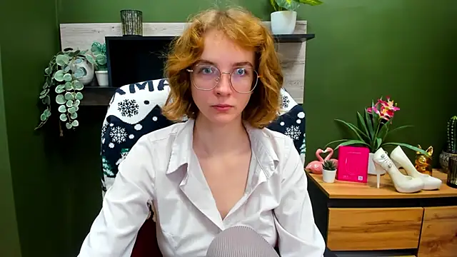 Snapshot of juicyPenny chatting on 10.29.25 juicyPenny online show from 10.29.25