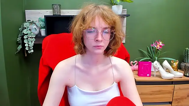 Snapshot of juicyPenny chatting on 11.05.25 juicyPenny online show from 11.05.25