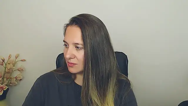 Snapshot of Darklure_ chatting on 09.27.25 Darklure online show from 09.27.25