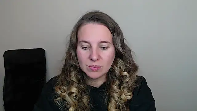 Snapshot of Darklure_ chatting on 10.20.25 Darklure online show from 10.20.25