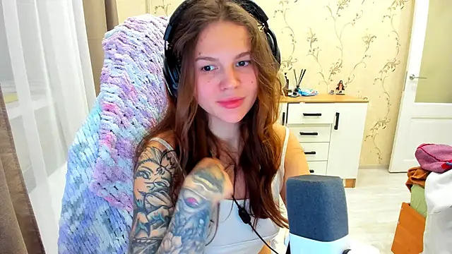 Snapshot of yourdreamm_ chatting on 10.19.25 yourdreamm online show from 10.19.25