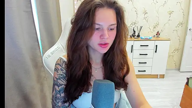 Snapshot of yourdreamm_ chatting on 10.21.25 yourdreamm online show from 10.21.25