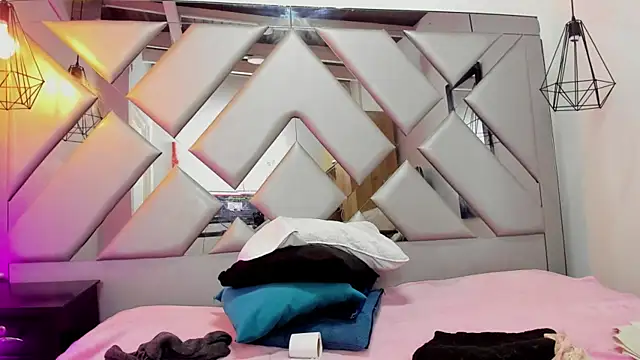 Snapshot of Lorenn_Hill chatting on 10.02.25 Lorenn Hill online show from 10.02.25