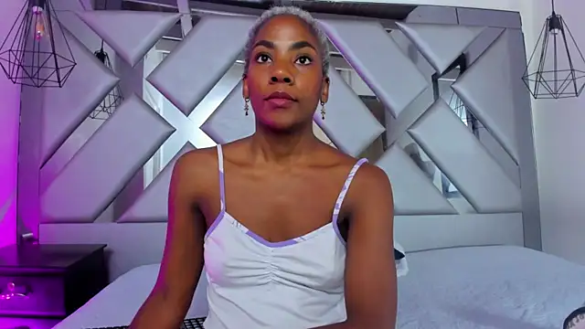 Snapshot of Lorenn_Hill chatting on 10.25.25 Lorenn Hill online show from 10.25.25