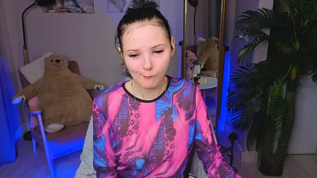 Snapshot of Leila_xxBaby chatting on 11.07.25 Leila xxBaby online show from 11.07.25