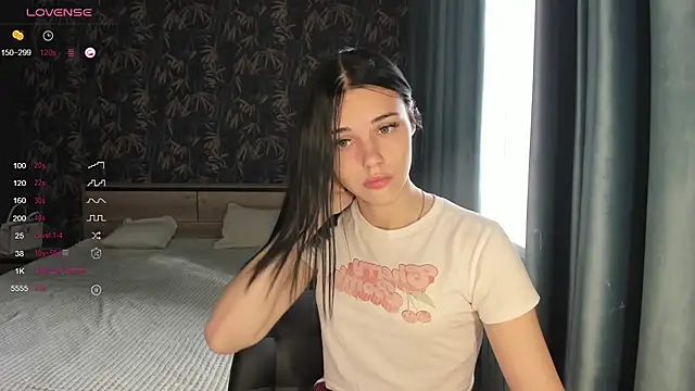 Snapshot of Kseni_a chatting on 09.25.25 Kseni a online show from 09.25.25