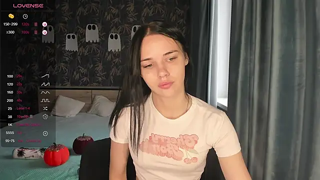 Snapshot of Kseni_a chatting on 10.29.25 Kseni a online show from 10.29.25