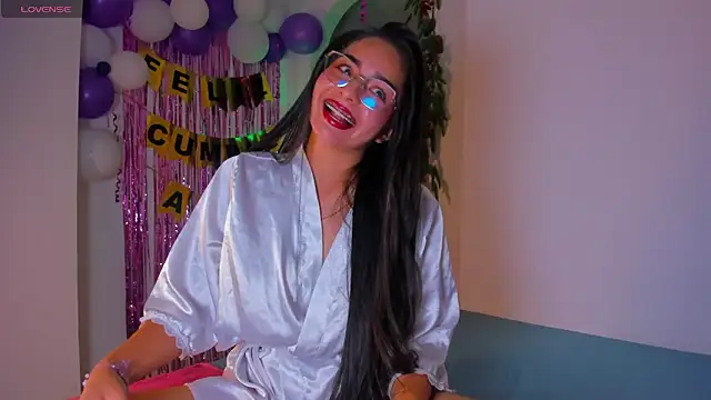 Snapshot of latingabby chatting on 11.06.25 latingabby online show from 11.06.25