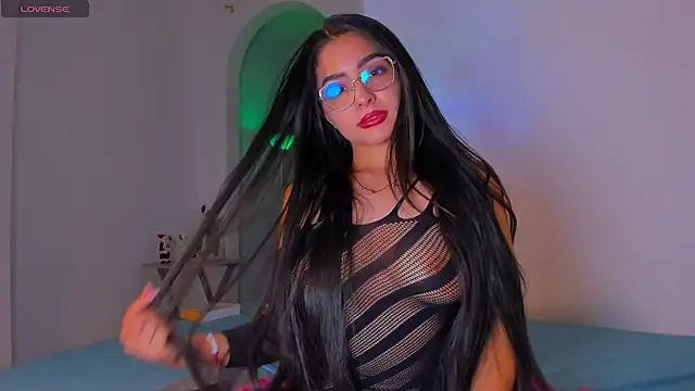 Snapshot of latingabby chatting on 11.15.25 latingabby online show from 11.15.25