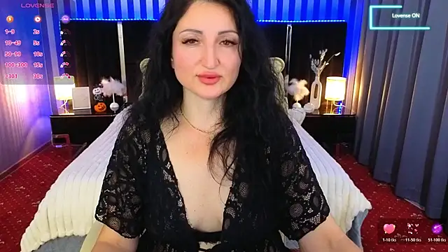 Snapshot of MissRossi chatting on 11.04.25 MissRossi online show from 11.04.25