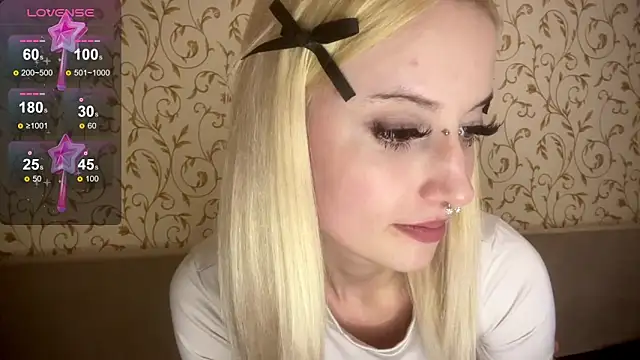 kittywithu online show from 10.12.25