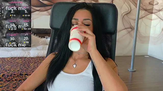 NaomiScarlet online show from 09.09.25