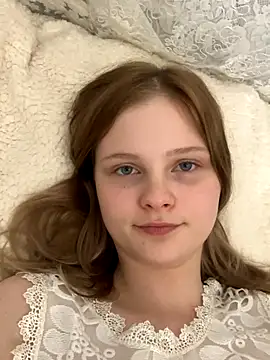 Snapshot of everydayy chatting on 11.02.25 everydayy online show from 11.02.25