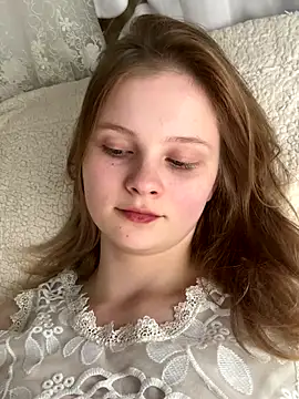 Snapshot of everydayy chatting on 11.20.25 everydayy online show from 11.20.25